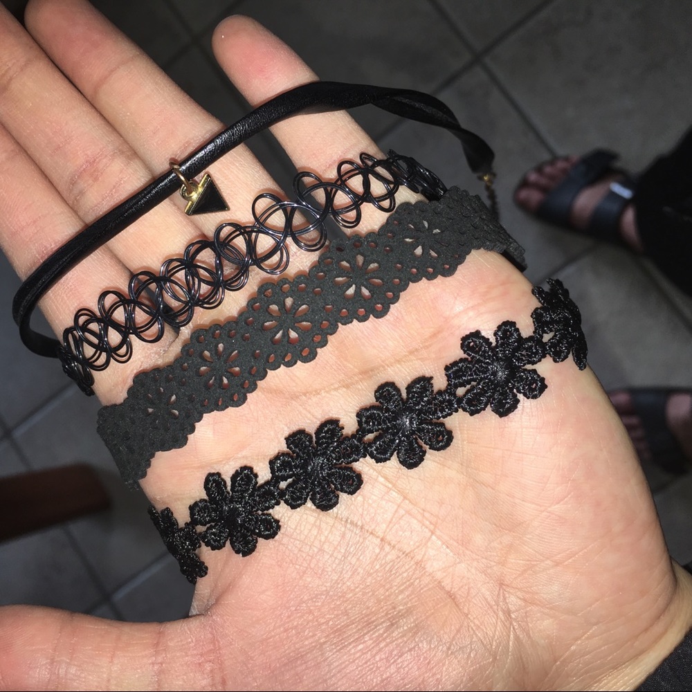 Set of 4 Choker necklaces